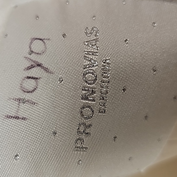 Pronovias - Picture 2 of 4